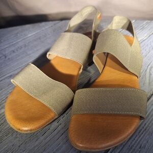 Andre Assous Made In Spain Featherweight Women's Tan Sandals Sz9